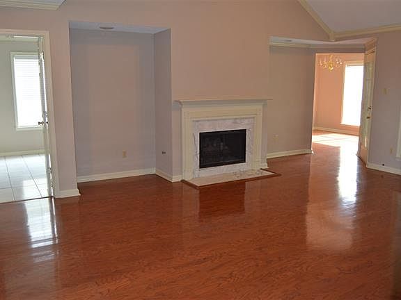 3rd image of 373 N Ericson Dr