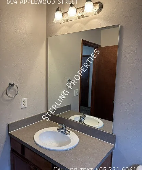 604 Applewood St — Photo 22