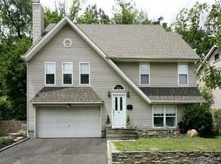 54 Mill Pond Rd, Port Washington, NY 11050