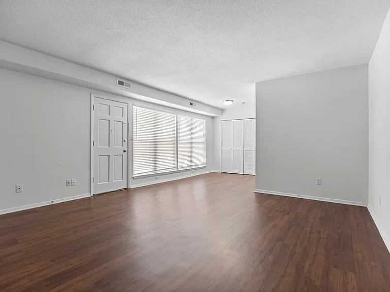 Glenmeade Village — Photo 15