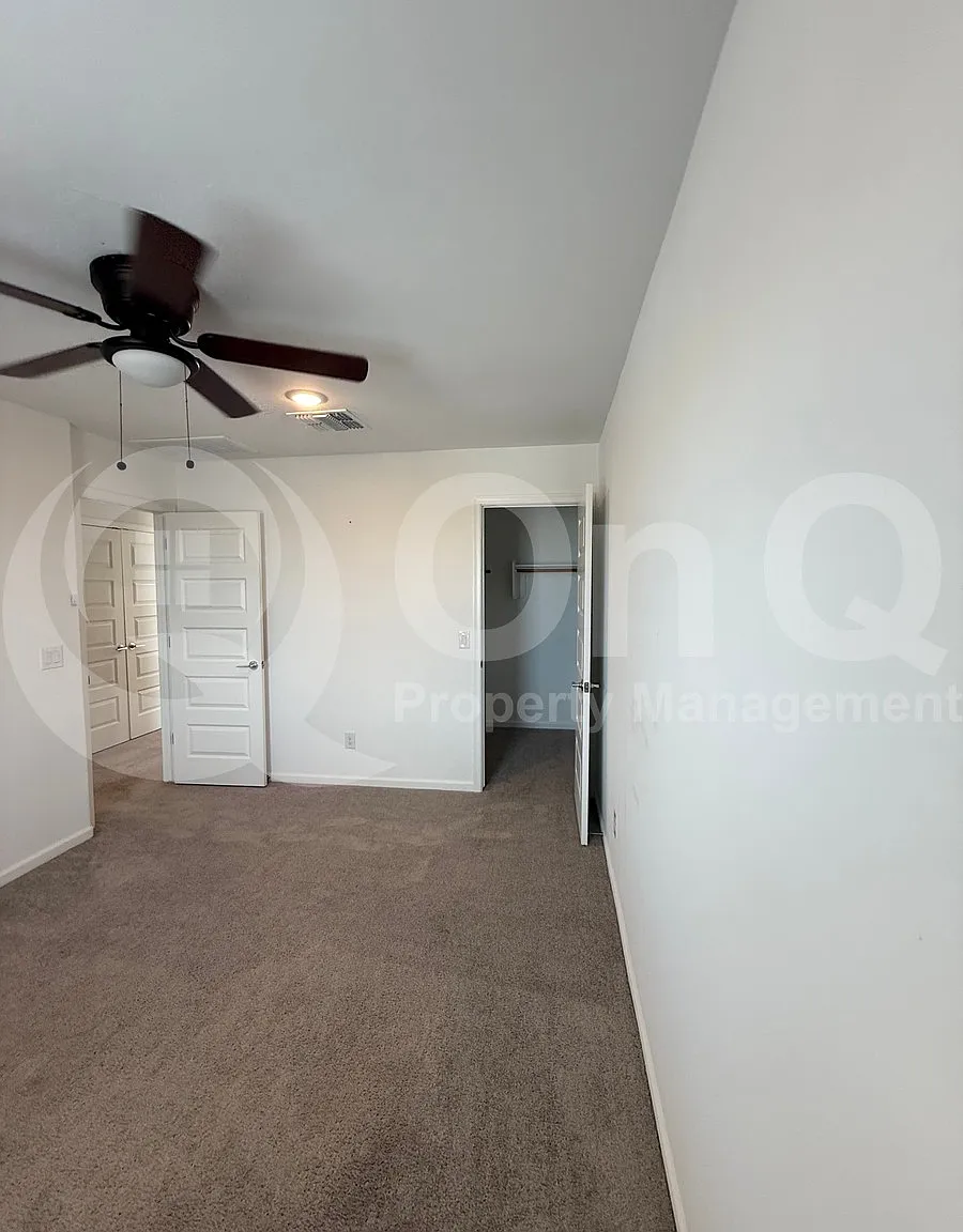4 bed, 2.5 bath, 2391 sqft, $2,595 — Photo 4