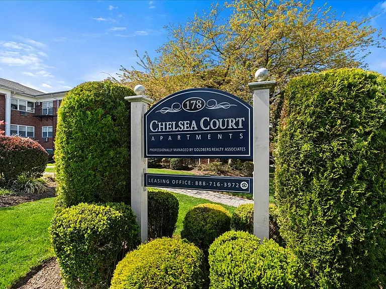 Chelsea Court — Photo 15