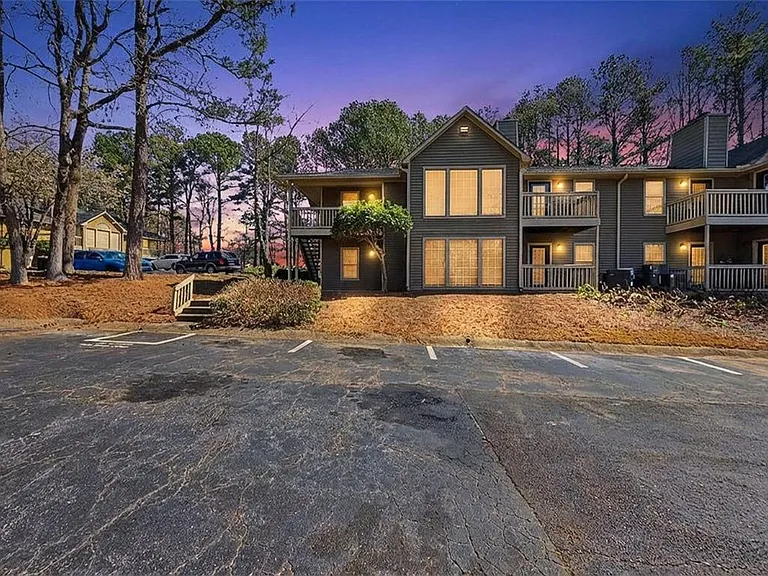 1702 Country Park Dr SE — Photo 2