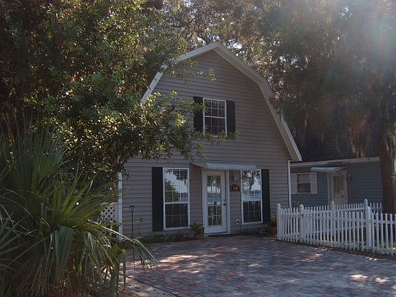 Adorable Cottage Awaits