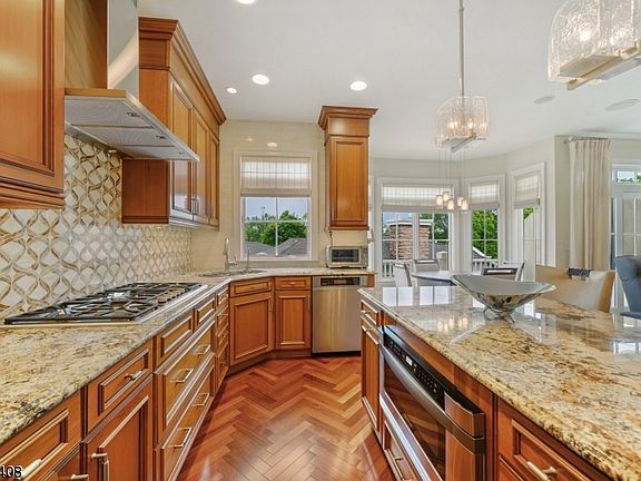 5th image of 14 Keimel Ct