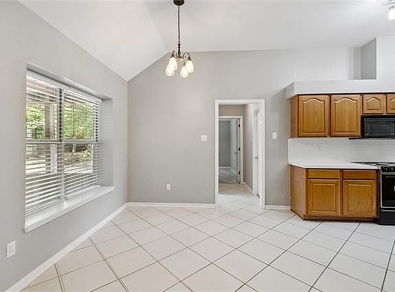 4th image of 19110 Antenor St