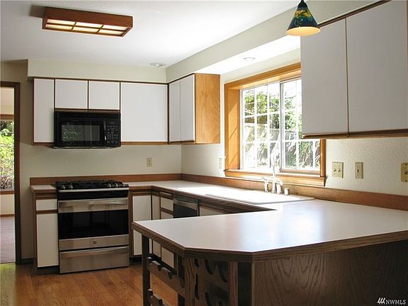 4th image of 745 Fox Run Dr NW