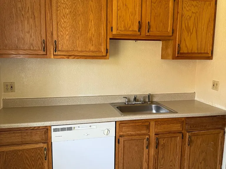 23921 Banbury Cir #7 — Photo 1