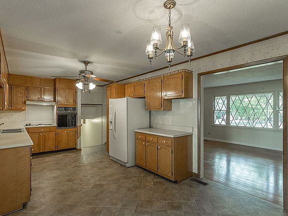 4th image of 1632 Green Hill Dr