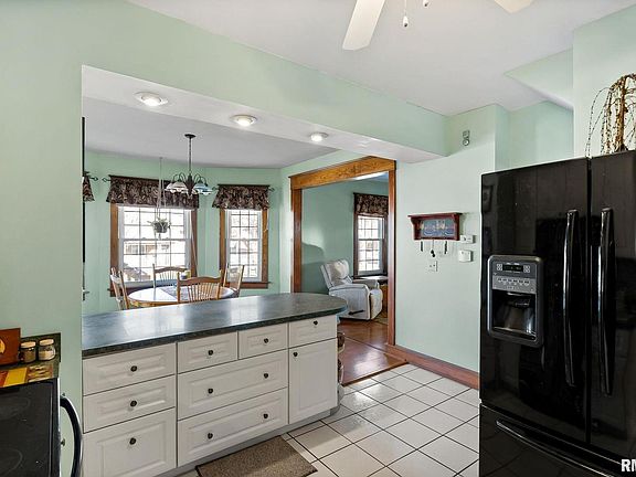 5th image of 1404 W Pleasant St