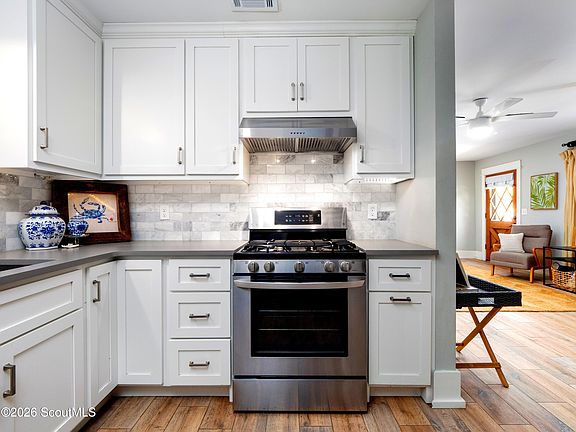5th image of 706 Island View Dr