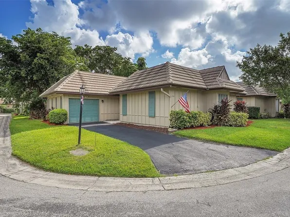 1910 Coquina Way, Coral Springs, FL 33071