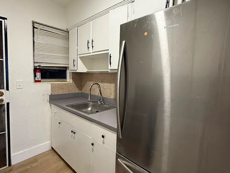 1041 NW 30th St #1 — Photo 6