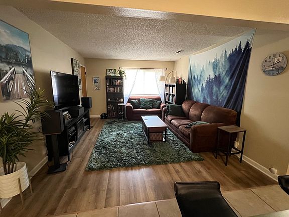2nd image of 1144 W 2nd St APT 2