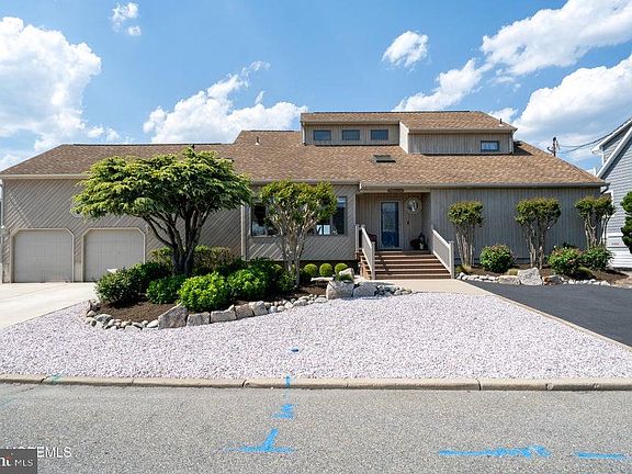 3rd image of 1026 Montauk Dr