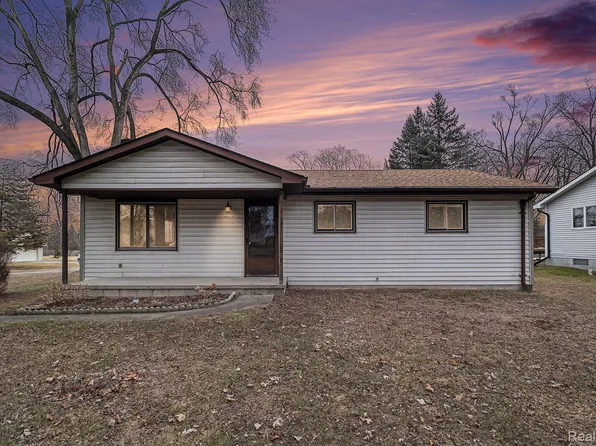 46474 Vineyard Ave, Shelby Township, MI 48317
