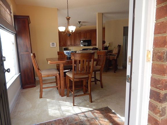 5th image of 210 Lakeview Cove