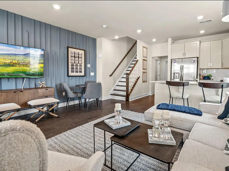 329 Foundry St — Photo 2