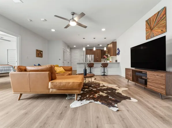 2213 Poquito St APT 317, Austin, TX 78722