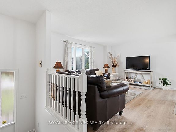 4th image of 32 Crestcombe Rd