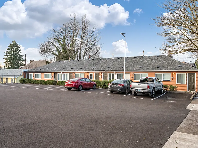 Clinton Court | Exterior
