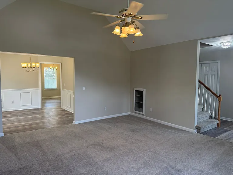 8900 Fox Glen Dr — Photo 4