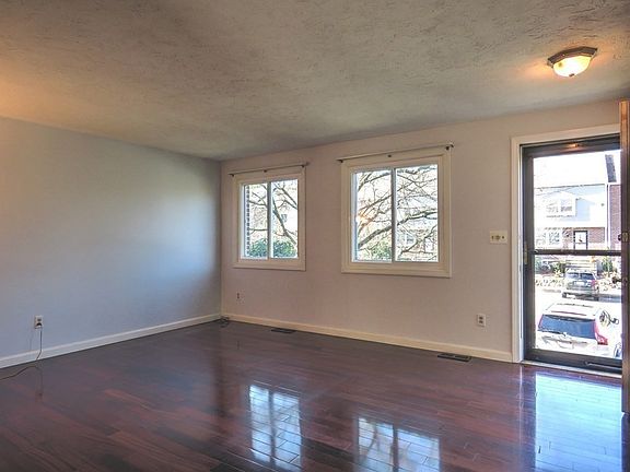 4th image of 560 Bedford St APT E2