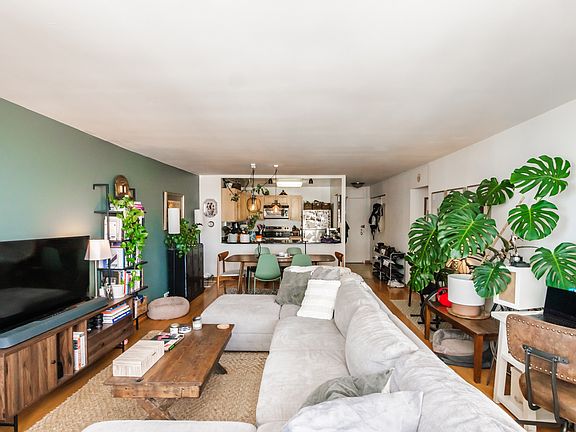 5th image of 525 W Hawthorne Pl APT 2706