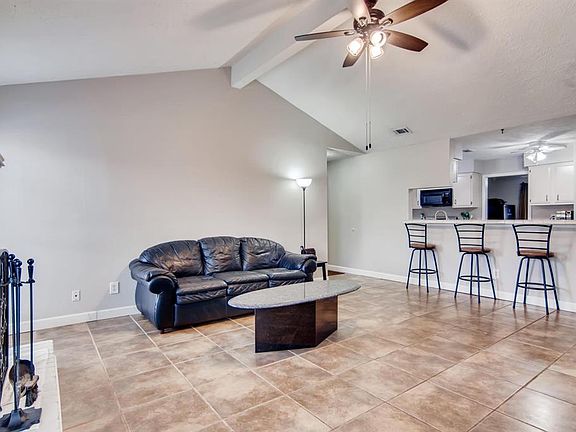 4th image of 218 Redbud Cir