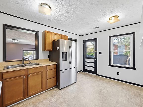 5th image of 329 Mulberry Dr