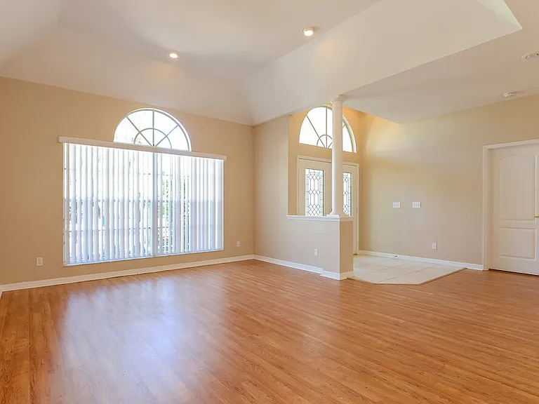 21402 Preservation Dr — Photo 2