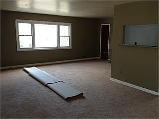 4th image of 33 Essex Ave