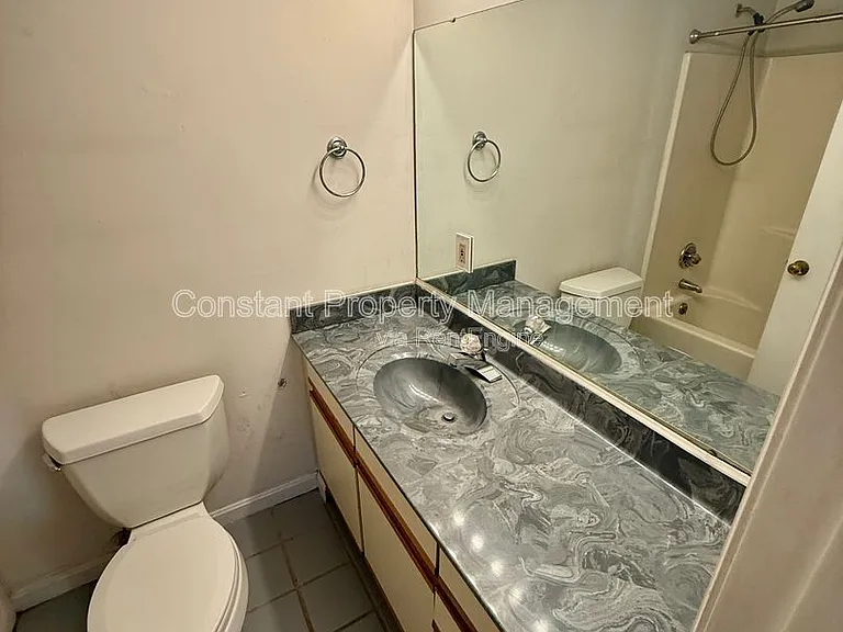 1031 Bond St #3 — Photo 8