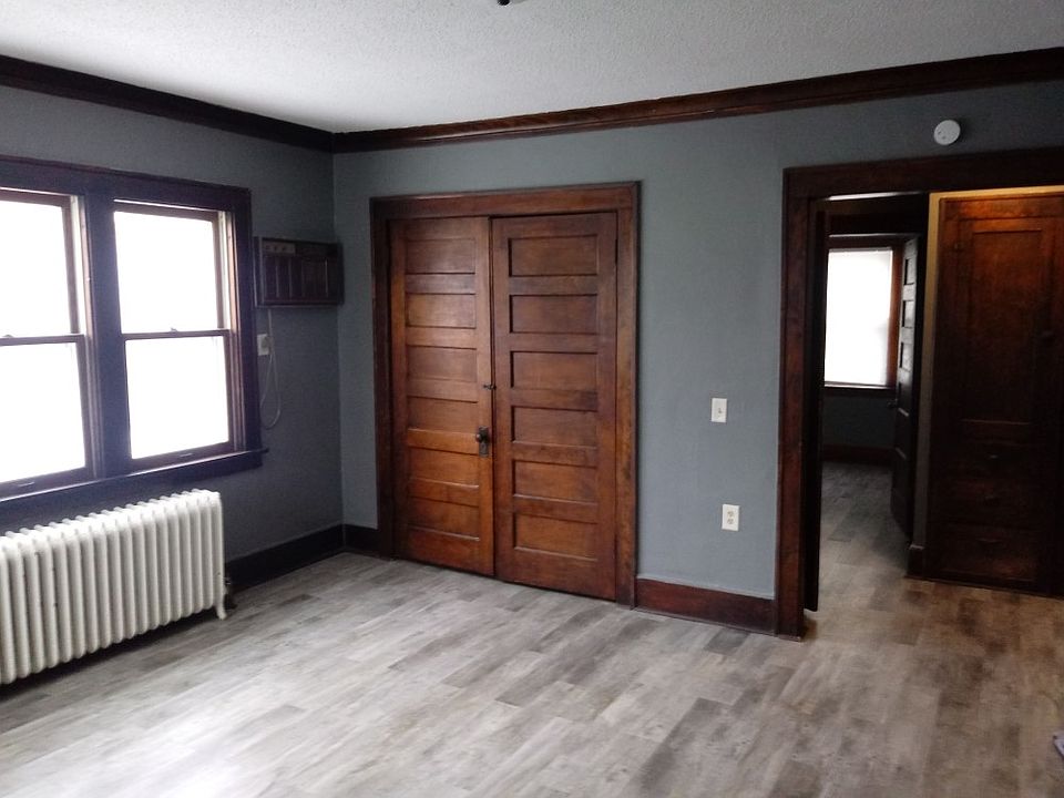 1st image of 1031 Knox Ave N APT 4