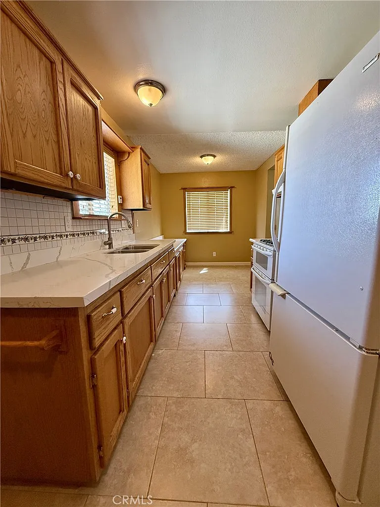 2 bed, 1.0 bath, 827 sqft, $1,650 — Photo 4