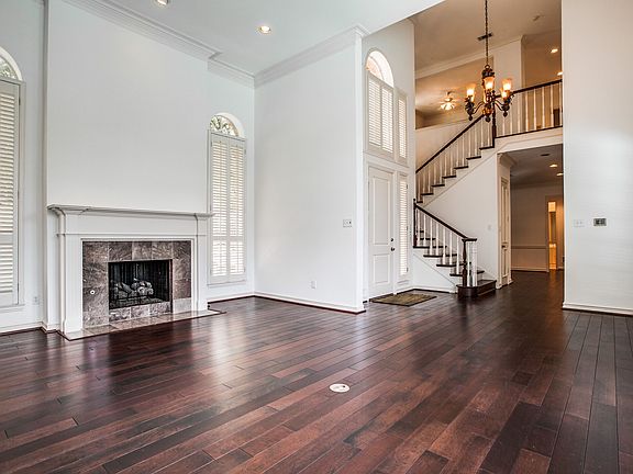 3rd image of 5103 Briargrove Ln