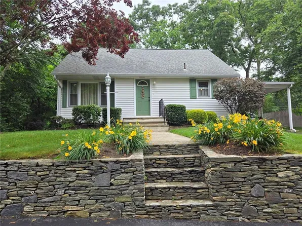 31 Julien St, Smithfield, RI 02917