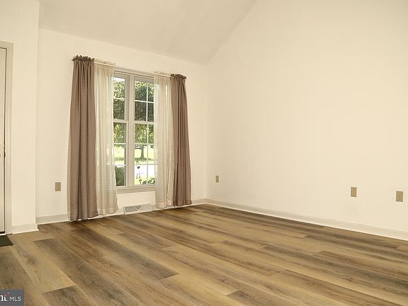 3rd image of 4114 Green Park Dr