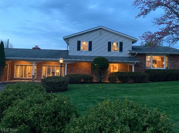 211 Greentree Dr, Saint Clairsville, OH 43950