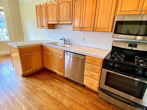 3rd image of 1770 Broadway #402