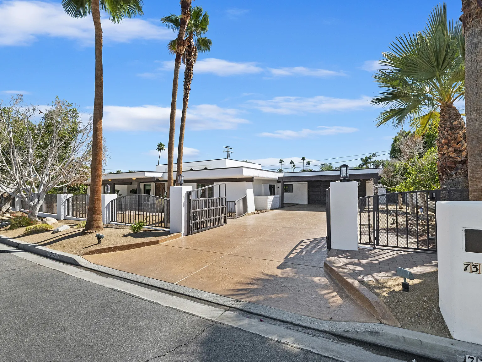 5 bed, 4.5 bath, 4482 sqft, $8,350 — Photo 1
