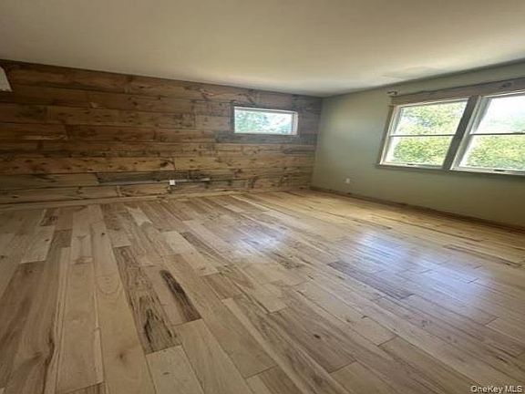 4th image of 888 Pondview Road