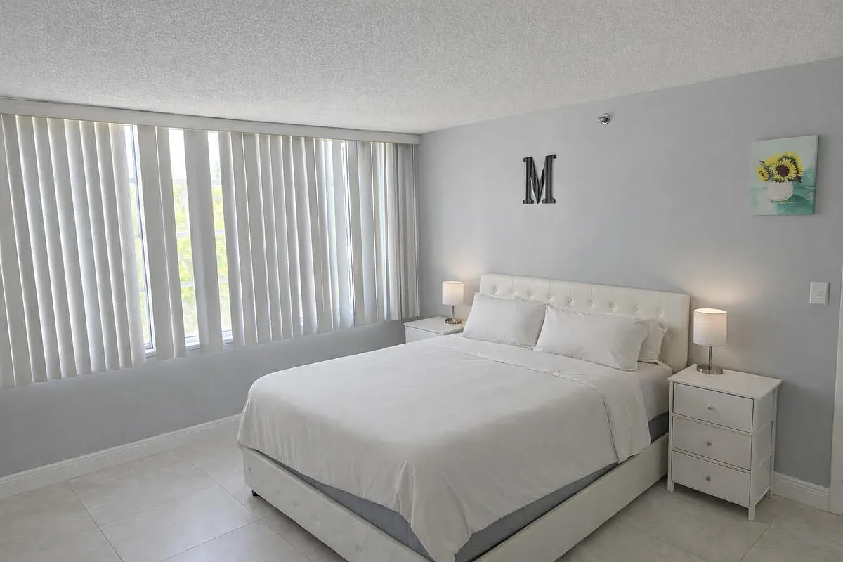 Building Photo - 3300 W Rolling Hills Cir #509