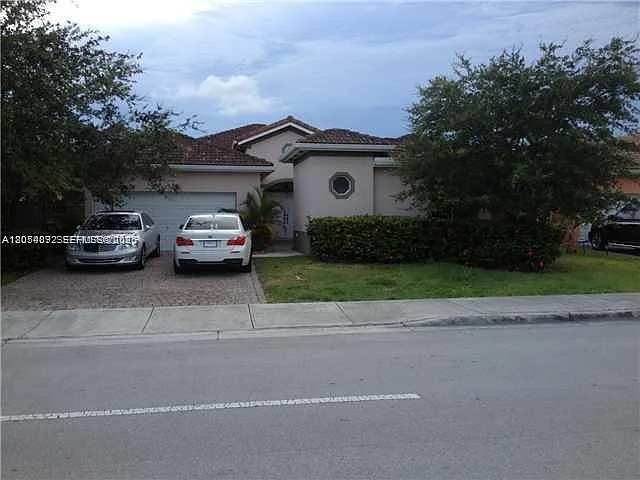 2720 SW 142nd Ave — Photo 1