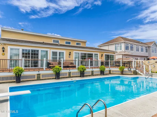 318 Aldo Drive, Toms River, NJ 08753