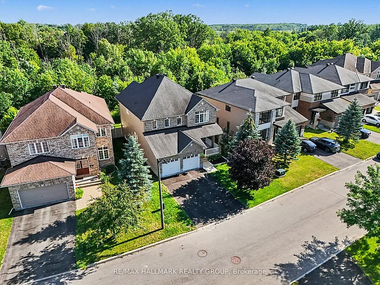 938 Wildcarrot Cres — Photo 40