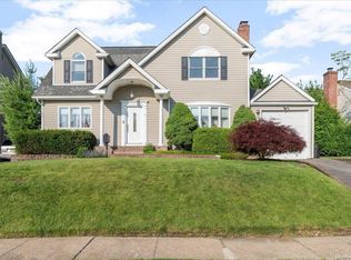 11 Cheshire Ave, Syosset, NY 11791