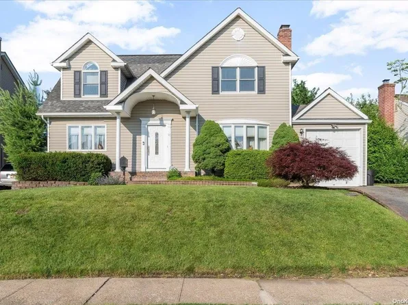11 Cheshire, Syosset, NY 11791