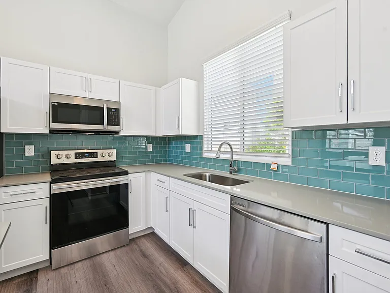 Baseline on 16 — Photo 32