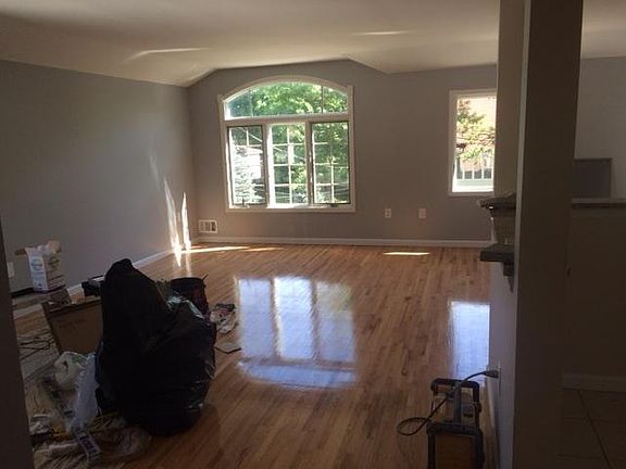 4th image of 68 Holcomb Ave